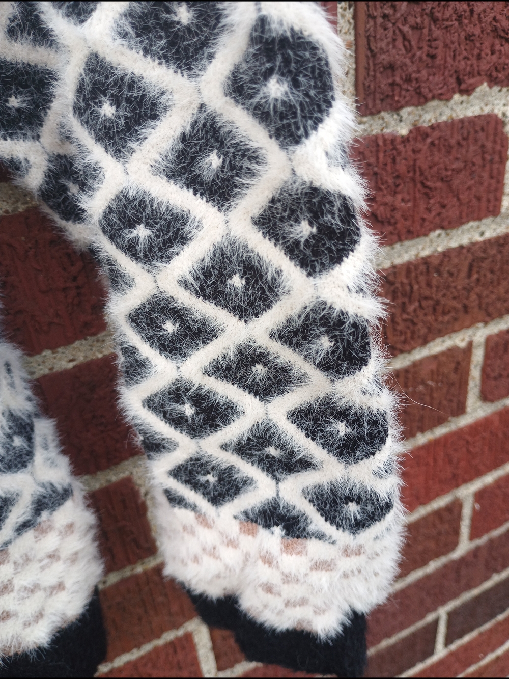 Cyrus Geometric Diamond Pattern Sweater - Picture 8 of 16